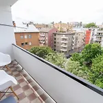 Retro-Metro Apartment
