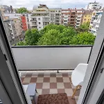 Retro-Metro Apartment
